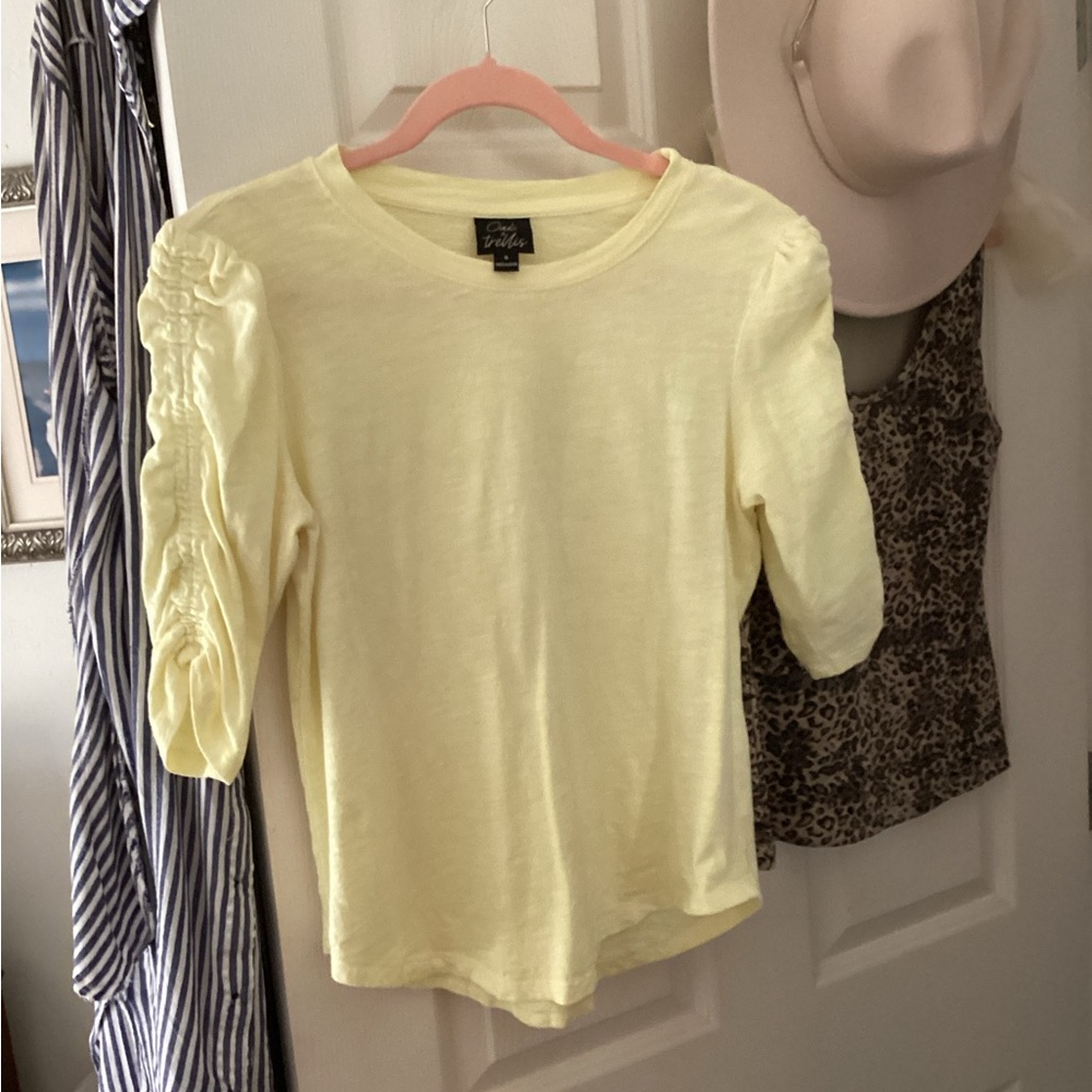 Girls' Lightweight Puff-Sleeve Top in Pale Yellow
